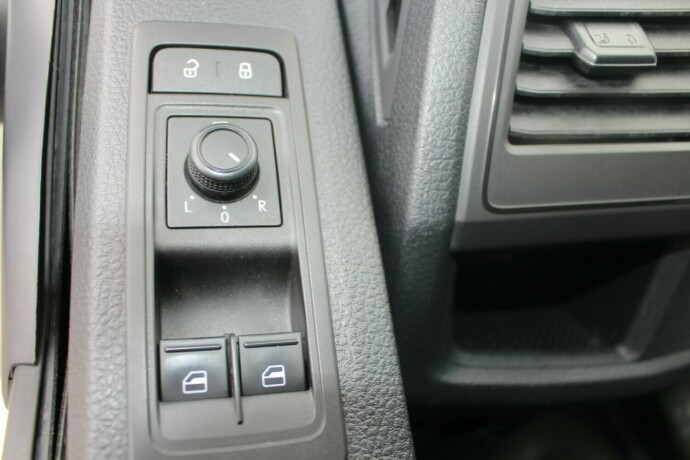 volkswagen-transporter-diesel-2019-big-10