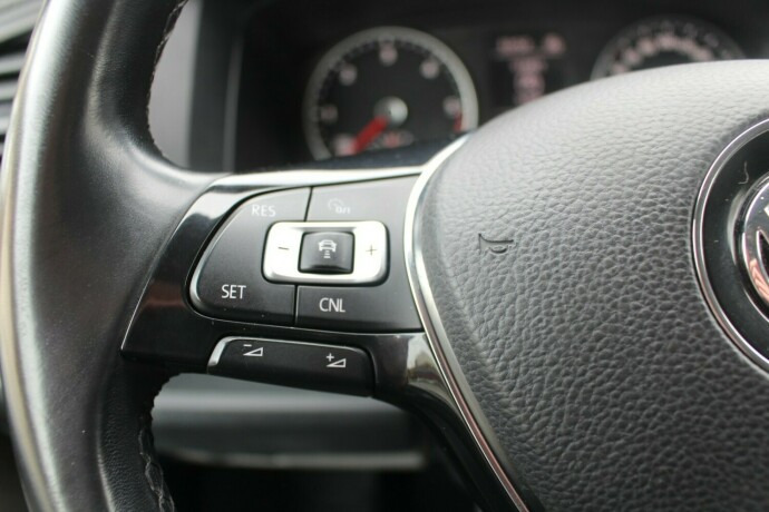 volkswagen-transporter-diesel-2019-big-12