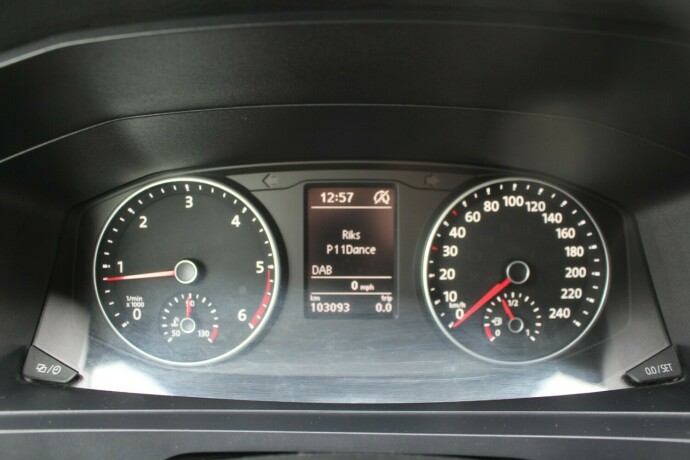 volkswagen-transporter-diesel-2019-big-11