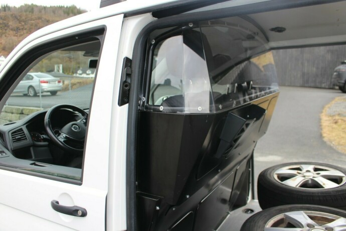 volkswagen-transporter-diesel-2019-big-8