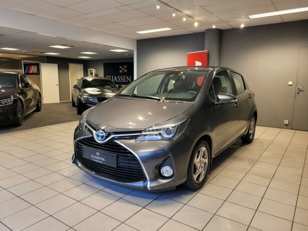 toyota-yaris-elektrisitetbensin-2016-big-8
