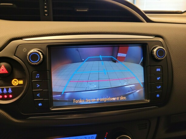 toyota-yaris-elektrisitetbensin-2016-big-24