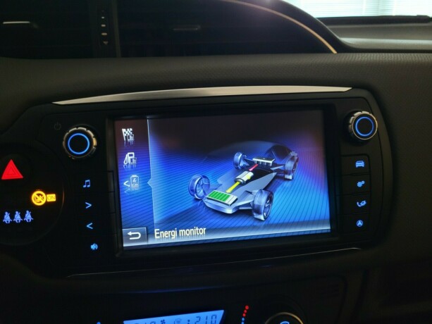 toyota-yaris-elektrisitetbensin-2016-big-29