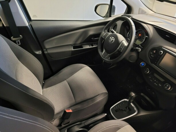 toyota-yaris-elektrisitetbensin-2016-big-15