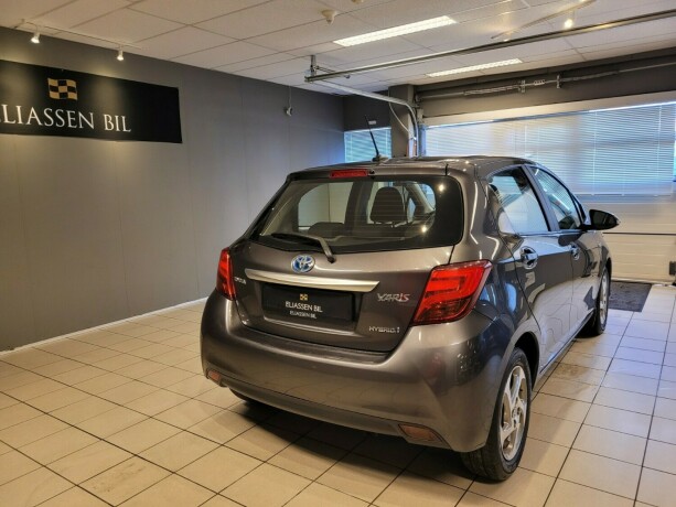 toyota-yaris-elektrisitetbensin-2016-big-5