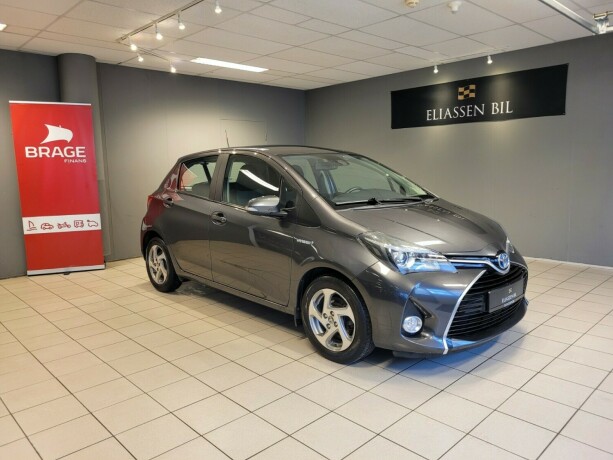 toyota-yaris-elektrisitetbensin-2016-big-11
