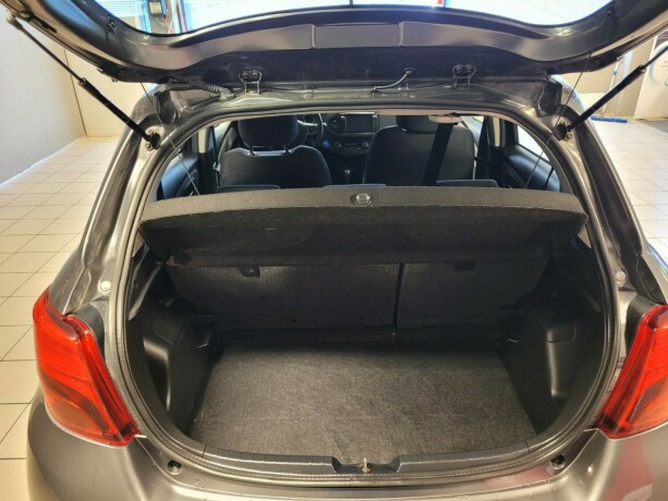 toyota-yaris-elektrisitetbensin-2016-big-19