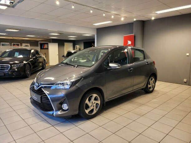 toyota-yaris-elektrisitetbensin-2016-big-7