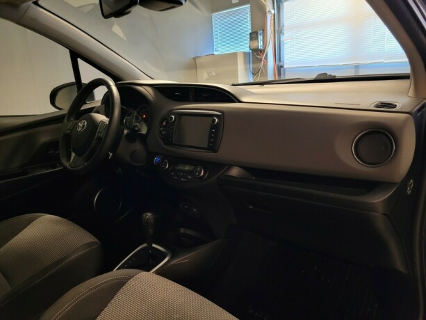 toyota-yaris-elektrisitetbensin-2016-big-14