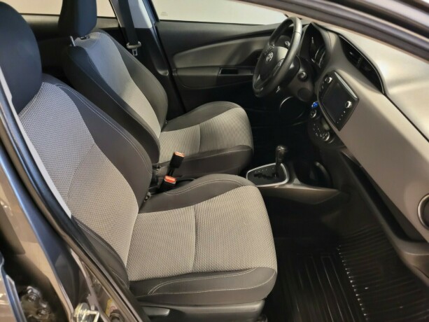 toyota-yaris-elektrisitetbensin-2016-big-16