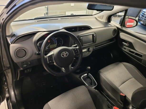 toyota-yaris-elektrisitetbensin-2016-big-21