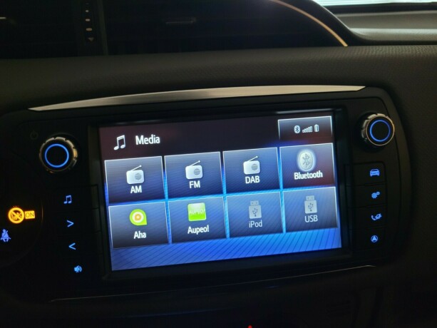 toyota-yaris-elektrisitetbensin-2016-big-27