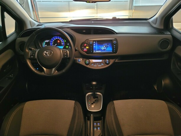 toyota-yaris-elektrisitetbensin-2016-big-30