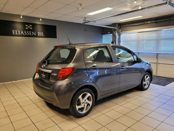 toyota-yaris-elektrisitetbensin-2016-big-4