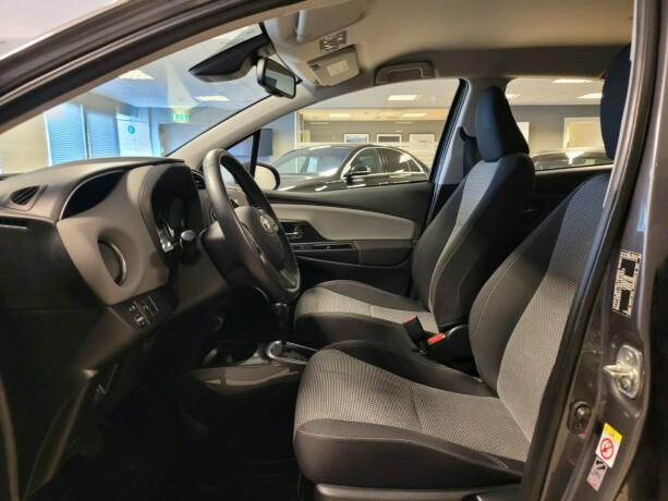 toyota-yaris-elektrisitetbensin-2016-big-20