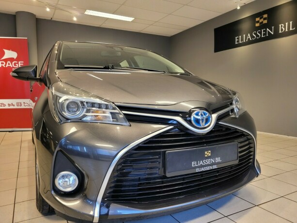 toyota-yaris-elektrisitetbensin-2016-big-9
