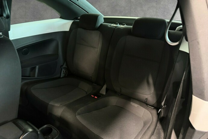 volkswagen-beetle-bensin-2012-big-21