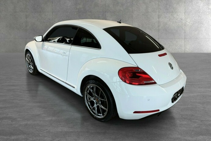 volkswagen-beetle-bensin-2012-big-4