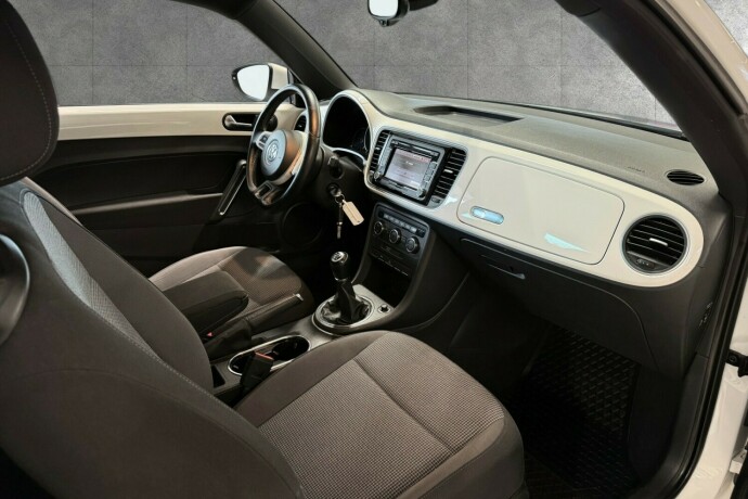 volkswagen-beetle-bensin-2012-big-19