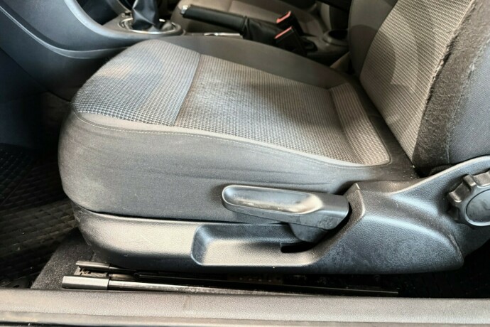 volkswagen-beetle-bensin-2012-big-17