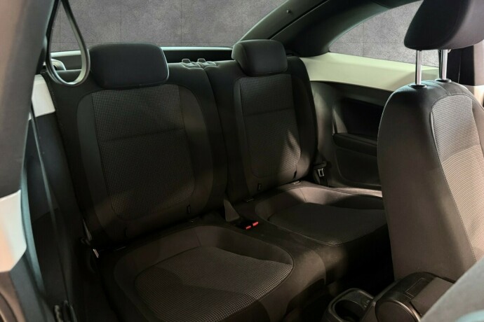 volkswagen-beetle-bensin-2012-big-22