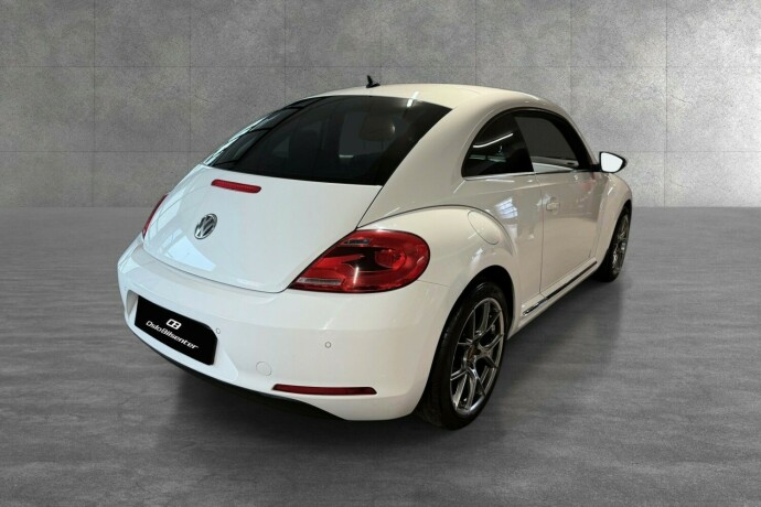 volkswagen-beetle-bensin-2012-big-2