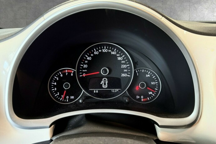 volkswagen-beetle-bensin-2012-big-14