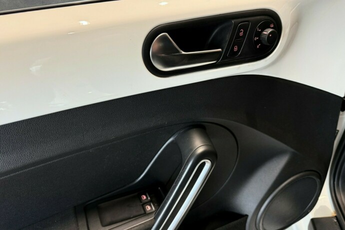 volkswagen-beetle-bensin-2012-big-16