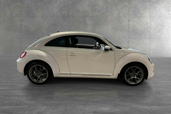 volkswagen-beetle-bensin-2012-big-5