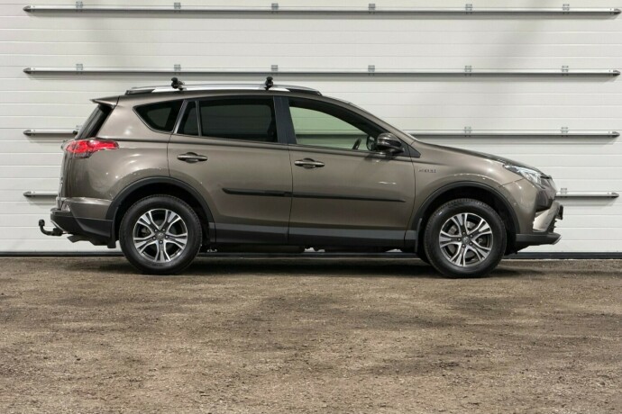 toyota-rav4-elektrisitetbensin-2017-big-1