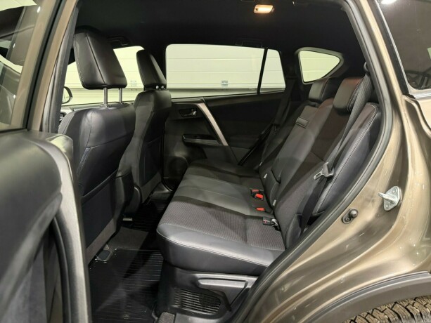 toyota-rav4-elektrisitetbensin-2017-big-10