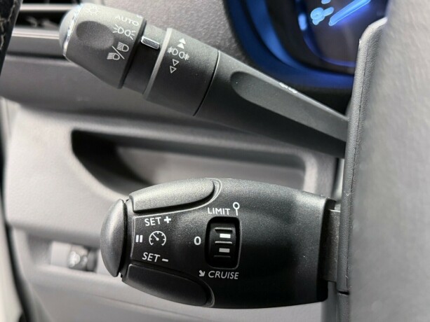 opel-vivaro-diesel-2020-big-17