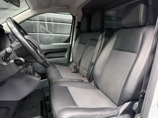 opel-vivaro-diesel-2020-big-13