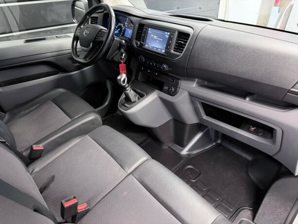 opel-vivaro-diesel-2020-big-15