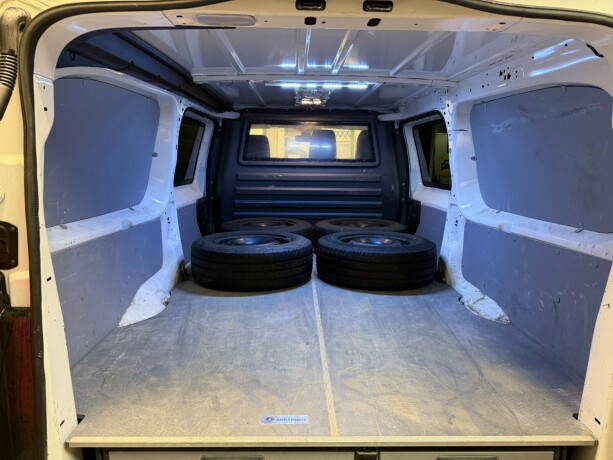 opel-vivaro-diesel-2020-big-23