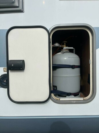 burstner-nexxo-t660-lav-seng-truma-kombi-b-f248rerkort-god-nyttelast-22-140hk-registerkjede-diesel-2008-big-8