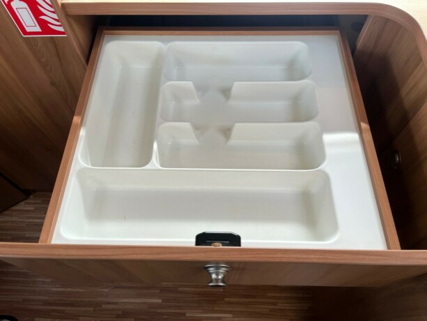 burstner-nexxo-t660-lav-seng-truma-kombi-b-f248rerkort-god-nyttelast-22-140hk-registerkjede-diesel-2008-big-33