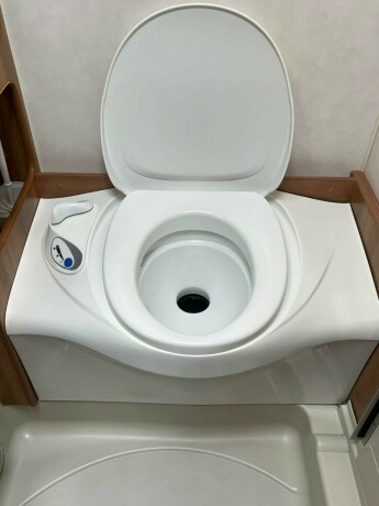 burstner-nexxo-t660-lav-seng-truma-kombi-b-f248rerkort-god-nyttelast-22-140hk-registerkjede-diesel-2008-big-49