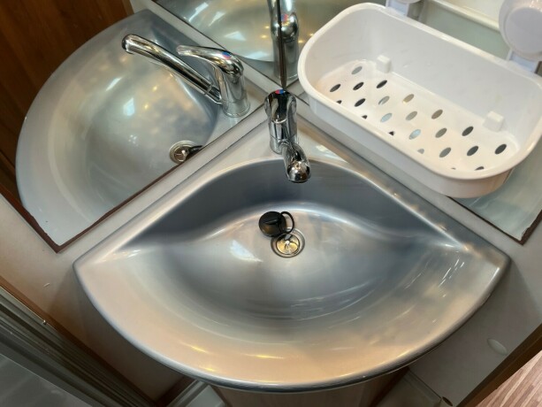 burstner-nexxo-t660-lav-seng-truma-kombi-b-f248rerkort-god-nyttelast-22-140hk-registerkjede-diesel-2008-big-53