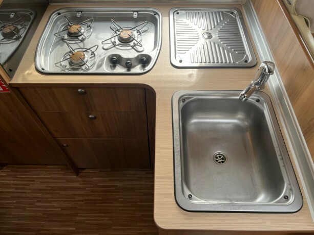 burstner-nexxo-t660-lav-seng-truma-kombi-b-f248rerkort-god-nyttelast-22-140hk-registerkjede-diesel-2008-big-32