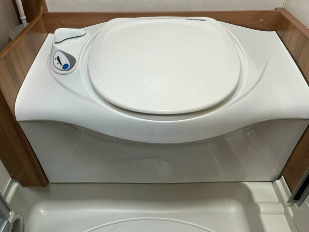 burstner-nexxo-t660-lav-seng-truma-kombi-b-f248rerkort-god-nyttelast-22-140hk-registerkjede-diesel-2008-big-48