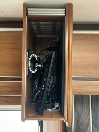 burstner-nexxo-t660-lav-seng-truma-kombi-b-f248rerkort-god-nyttelast-22-140hk-registerkjede-diesel-2008-big-31