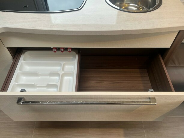 burstner-averso-nordic-600-tk-2-k248yesenger-lav-seng-bak-rundsittegruppe-vintervogn-alde-varme-i-gulv-2016-big-26