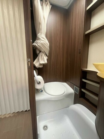 burstner-averso-nordic-600-tk-2-k248yesenger-lav-seng-bak-rundsittegruppe-vintervogn-alde-varme-i-gulv-2016-big-47