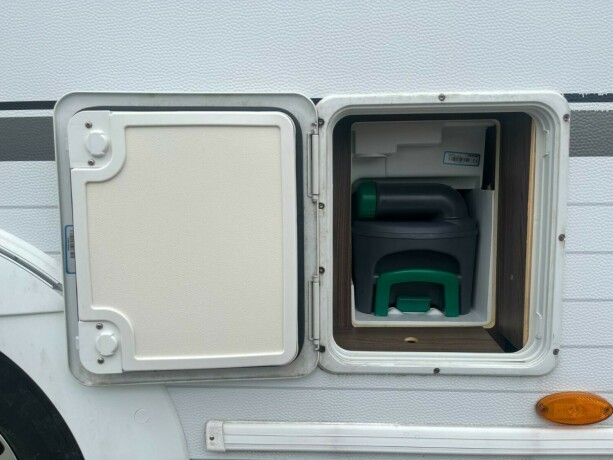 burstner-averso-nordic-600-tk-2-k248yesenger-lav-seng-bak-rundsittegruppe-vintervogn-alde-varme-i-gulv-2016-big-11