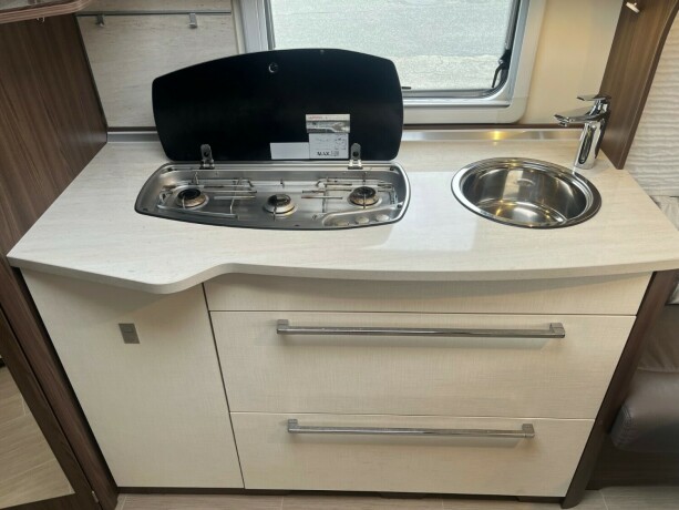 burstner-averso-nordic-600-tk-2-k248yesenger-lav-seng-bak-rundsittegruppe-vintervogn-alde-varme-i-gulv-2016-big-24