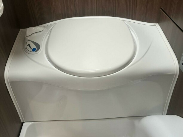 burstner-averso-nordic-600-tk-2-k248yesenger-lav-seng-bak-rundsittegruppe-vintervogn-alde-varme-i-gulv-2016-big-48