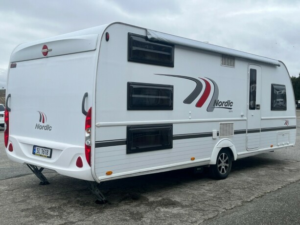 burstner-averso-nordic-600-tk-2-k248yesenger-lav-seng-bak-rundsittegruppe-vintervogn-alde-varme-i-gulv-2016-big-5