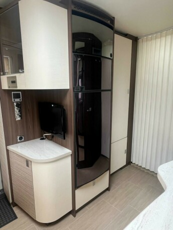 burstner-averso-nordic-600-tk-2-k248yesenger-lav-seng-bak-rundsittegruppe-vintervogn-alde-varme-i-gulv-2016-big-35