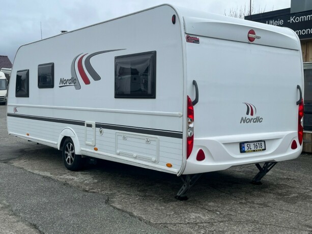 burstner-averso-nordic-600-tk-2-k248yesenger-lav-seng-bak-rundsittegruppe-vintervogn-alde-varme-i-gulv-2016-big-7